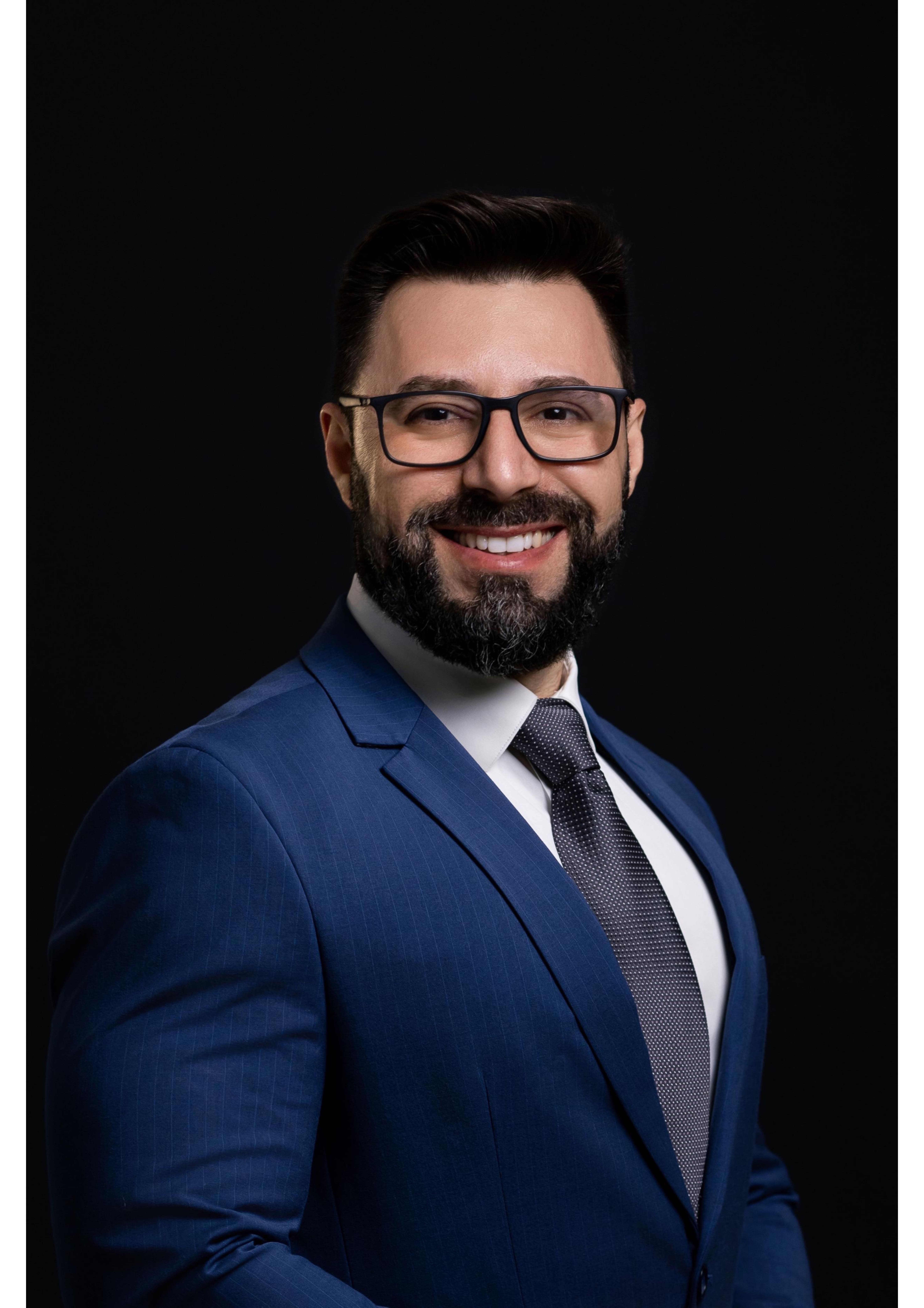 Dr. Emillyo Cesar Neves Ferreira