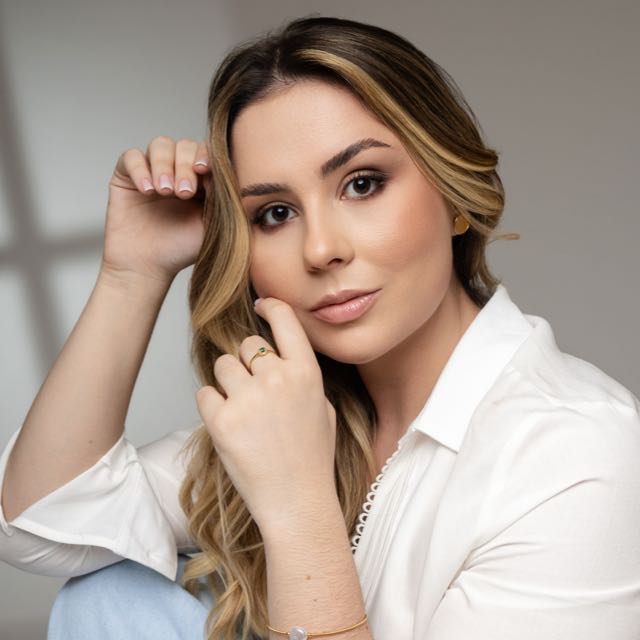 Perito Médico Médica — Adriana Glinski Vouk