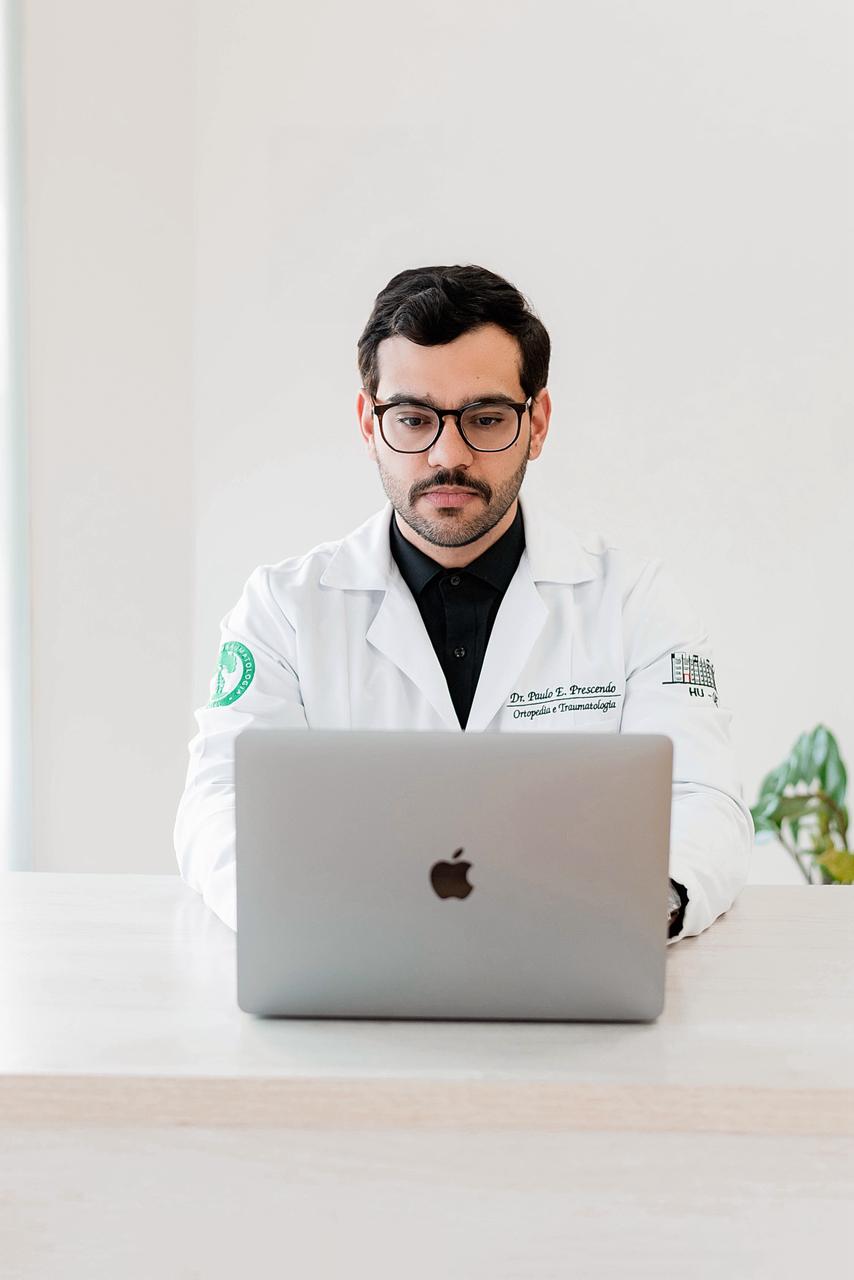 Dr. Paulo Emilio Prescendo
