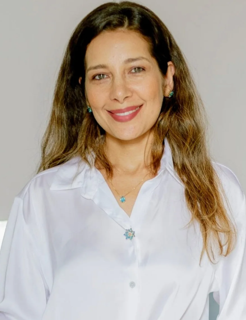 Dra. Thais Mobille Das Neves Cruz