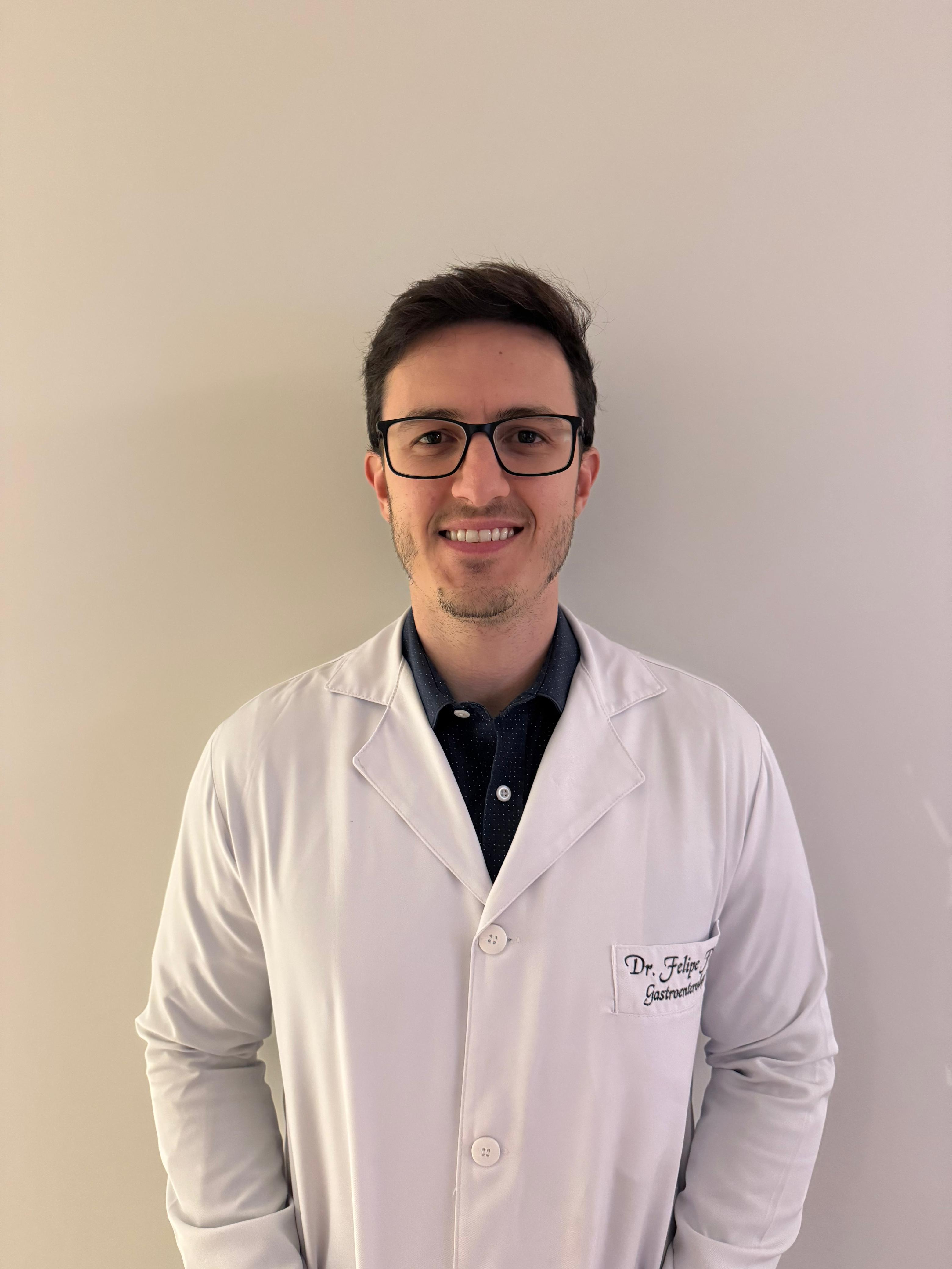 Perito Médico Médico Clínico e Gastroenterologista — Felipe Flores Pires